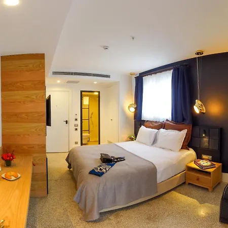 Hotel Maroon Tomtom 3*