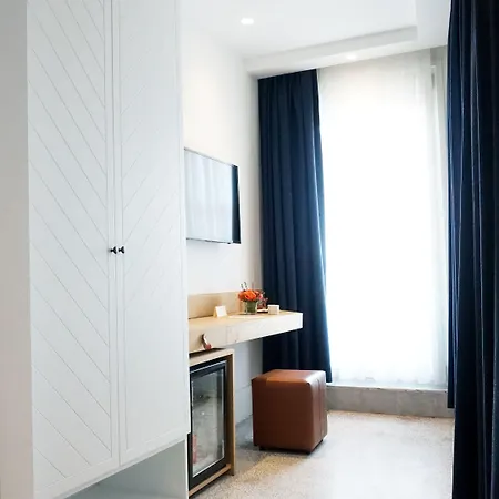 Hotel Maroon Tomtom 3*