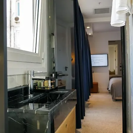 Maroon Tomtom Hotel Istambul