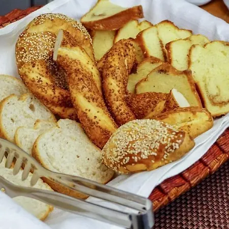 Maroon Tomtom Hotel 3*