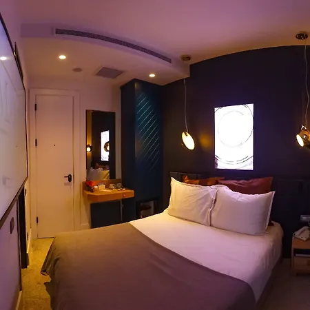 Maroon Tomtom 3* İstanbul