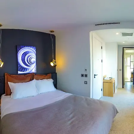 Maroon Tomtom 3* İstanbul